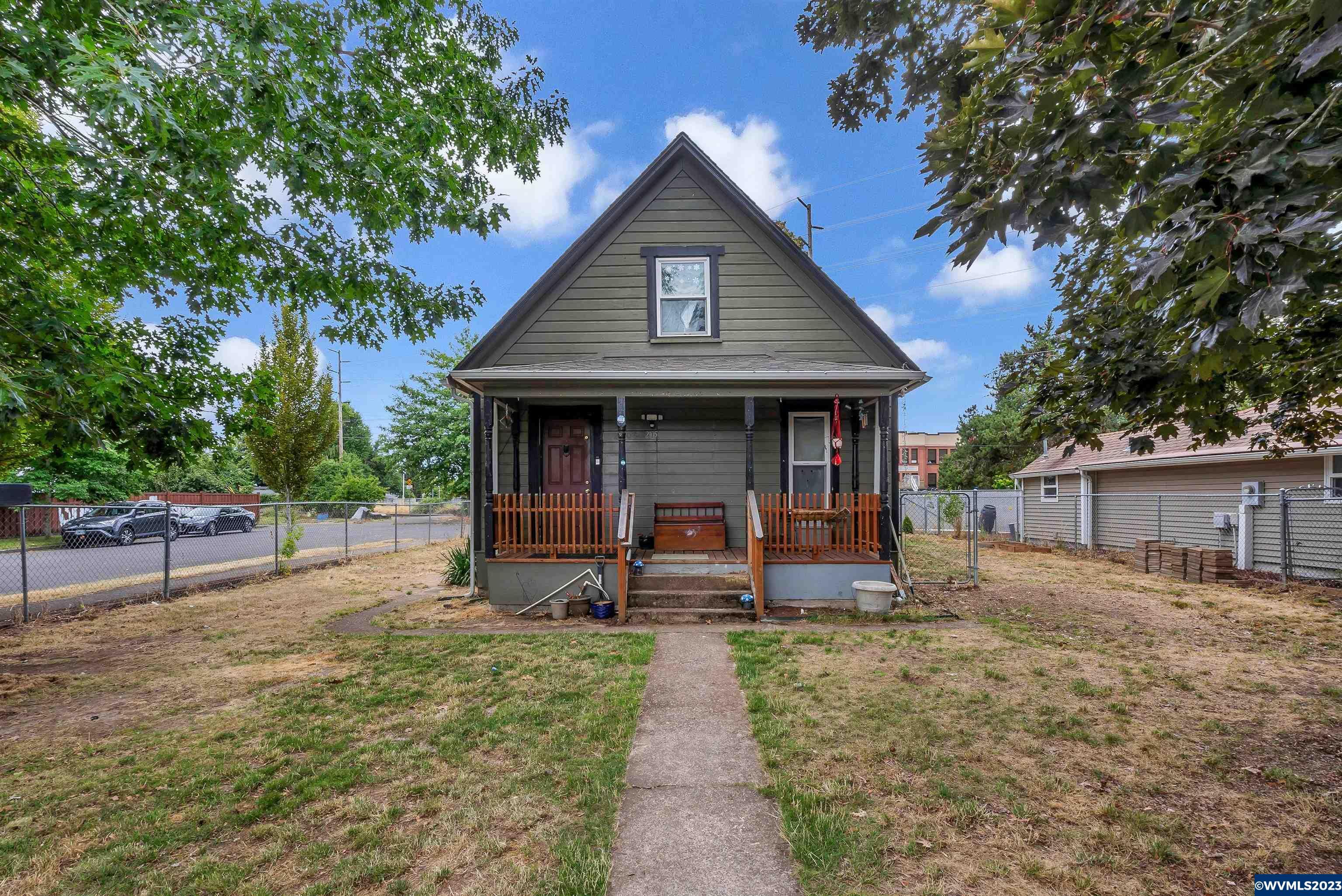 Property Photo: 2105 Church St NE OR 97301