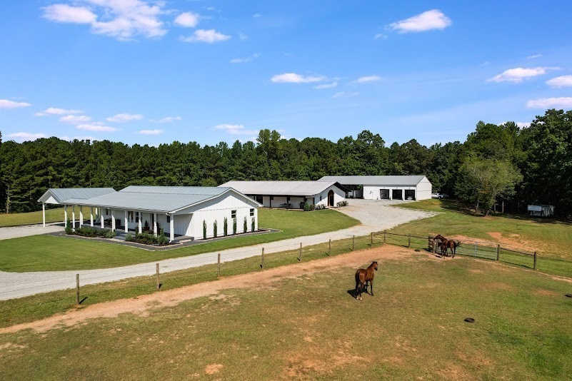 Property Photo: 1901 W Highway 34 GA 30263