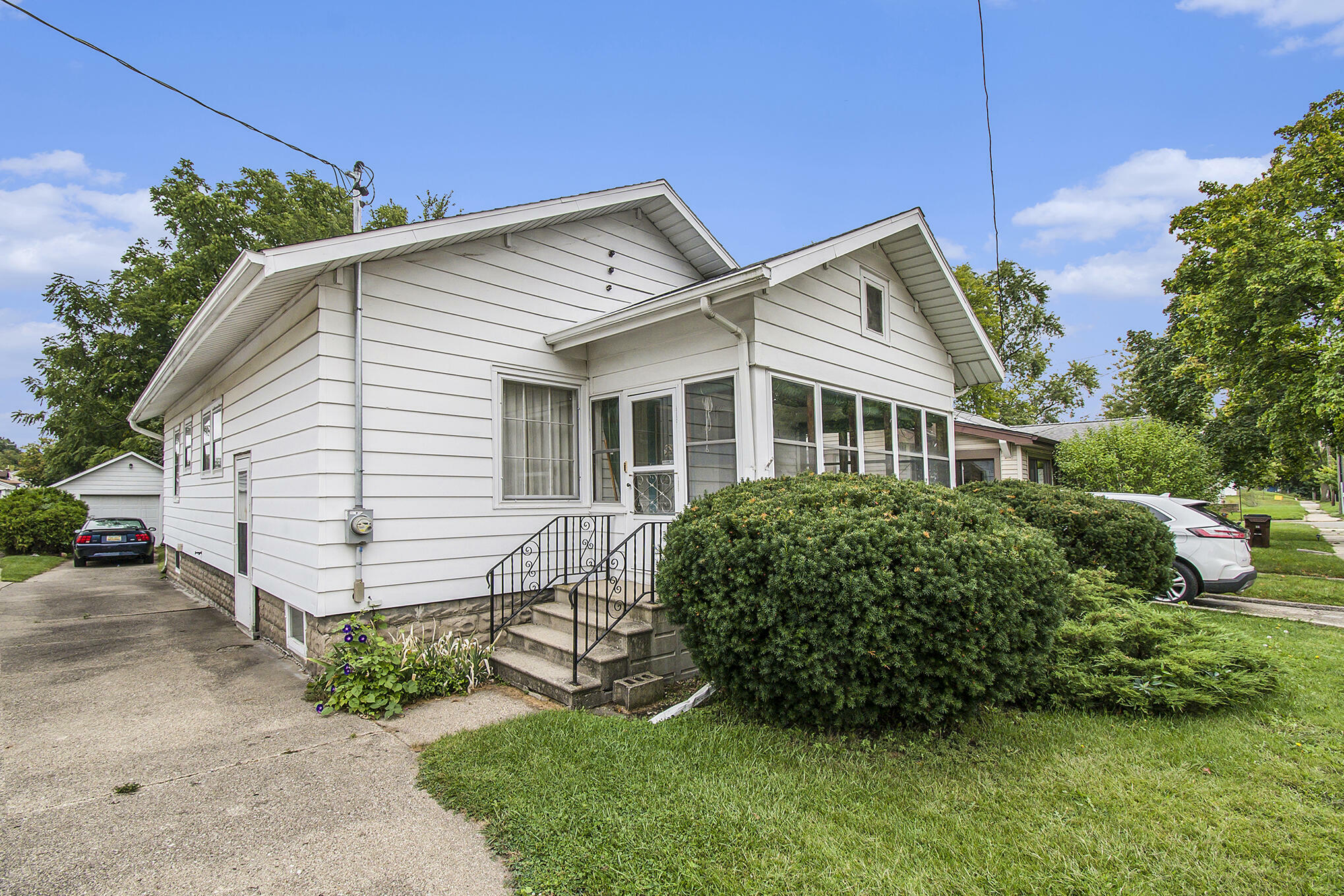 Property Photo:  1108 E North Street  MI 49202 