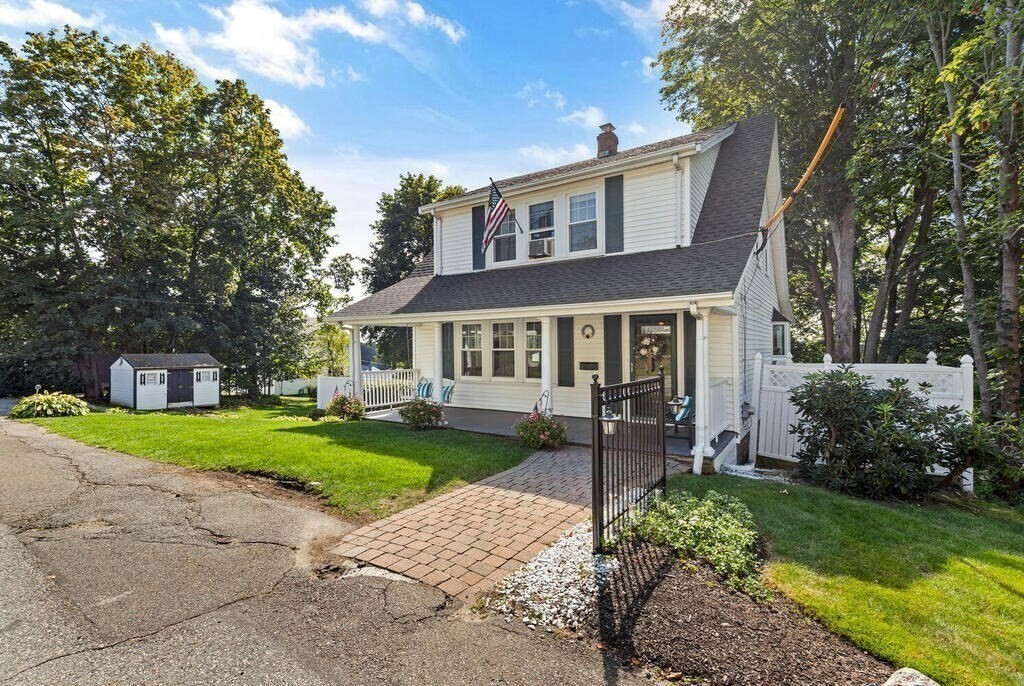 Property Photo: 11 Sonrel St MA 01801