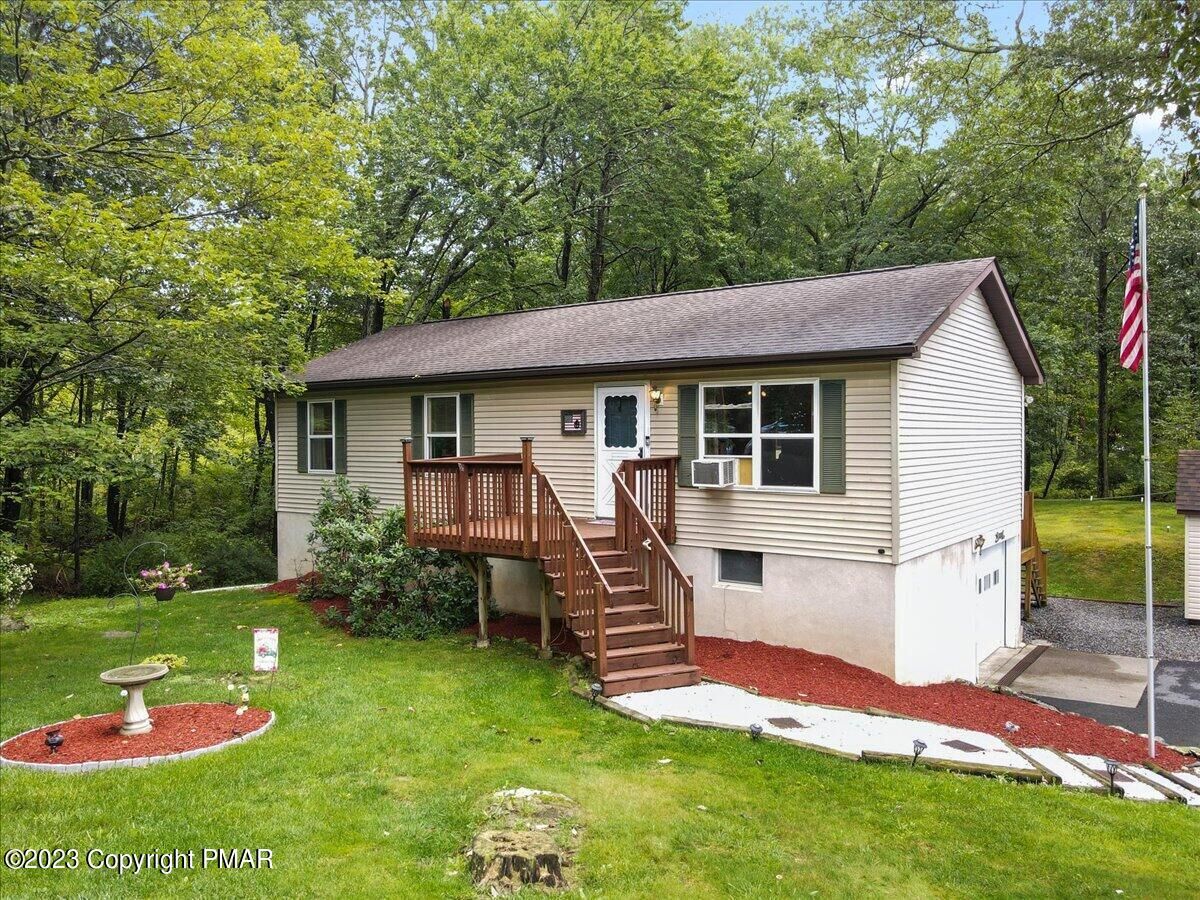 Property Photo: 2269 Walnut Trail PA 18324