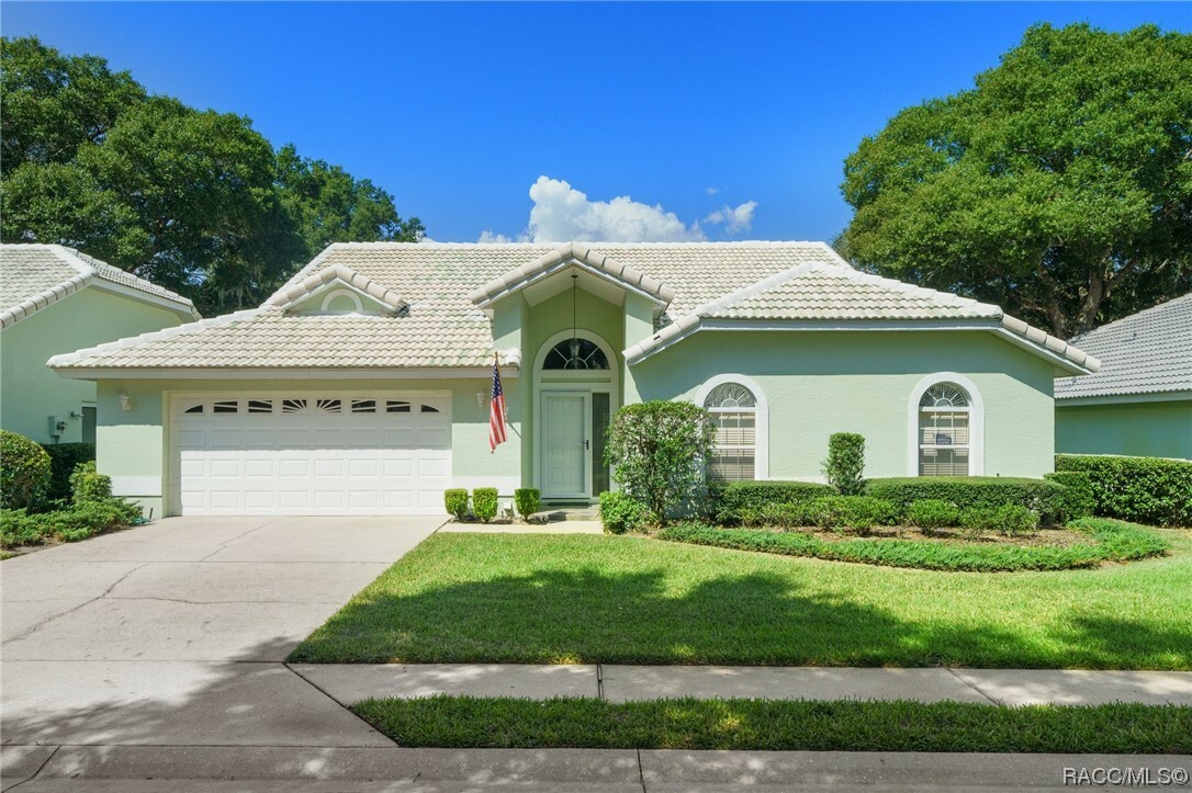 Property Photo:  815 Balmoral Court  FL 34453 