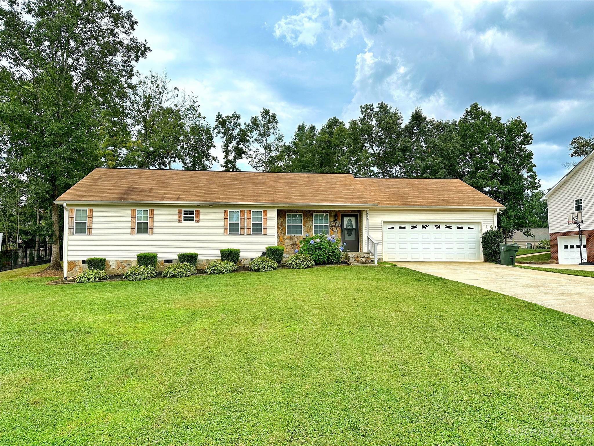 Property Photo:  106 Cabin Creek Drive  NC 28638 