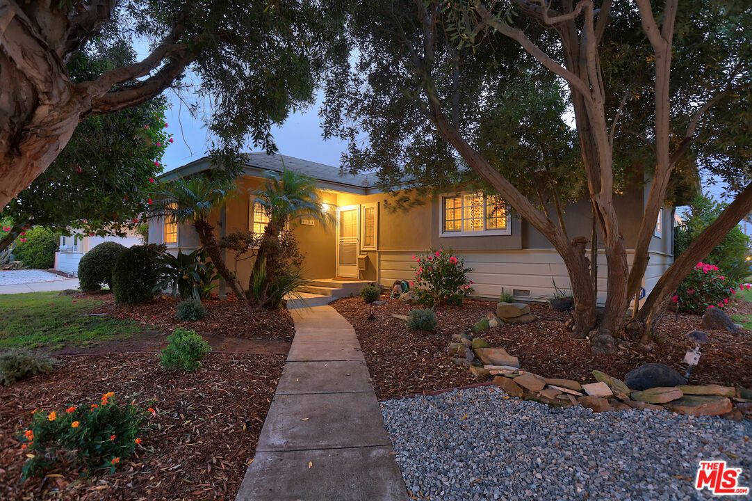 Property Photo:  8134   Georgetown Ave  CA 90045 