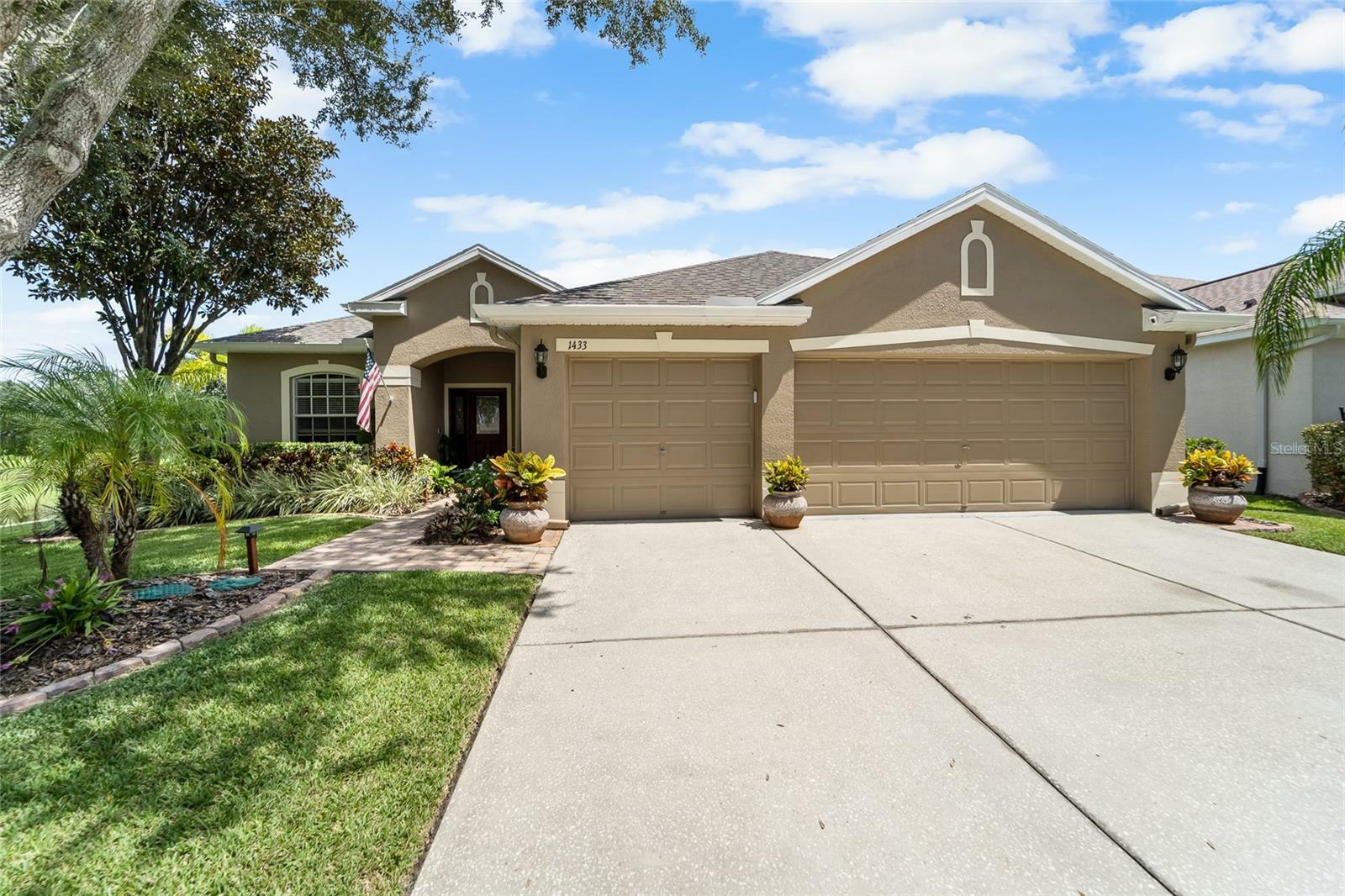 Property Photo:  1433 Emerald Hill Way  FL 33594 