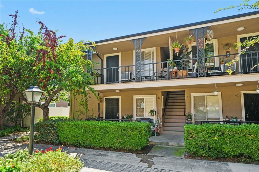 Property Photo:  660 S Glassell Street 42  CA 92866 