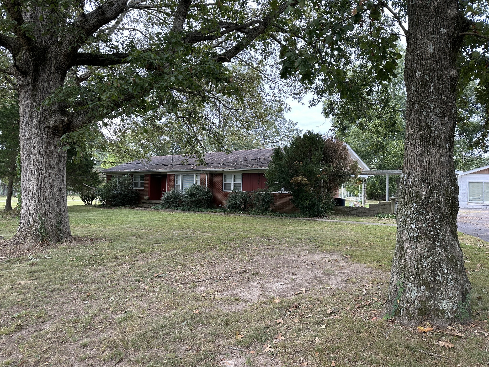 Property Photo:  406 2nd Ave S  TN 38469 