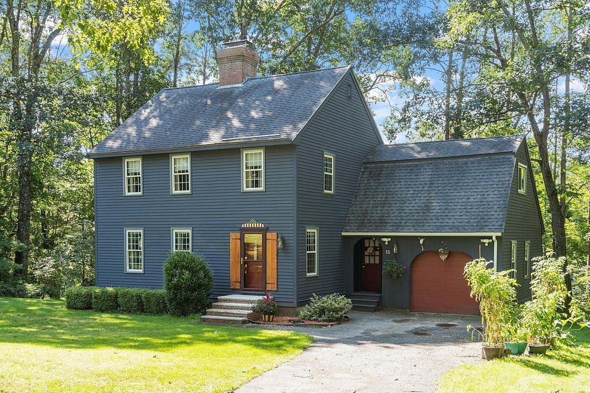 Property Photo: 15 Oxbow Lane NH 03038