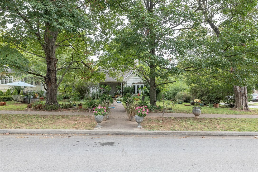 Property Photo: 433 Willow Avenue AR 72701