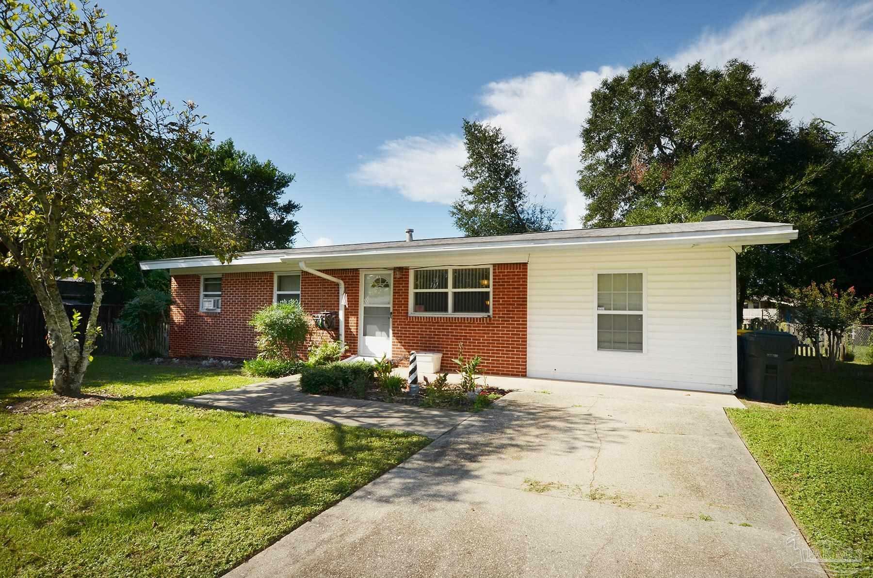 Property Photo: 6557 Lark Ave FL 32570