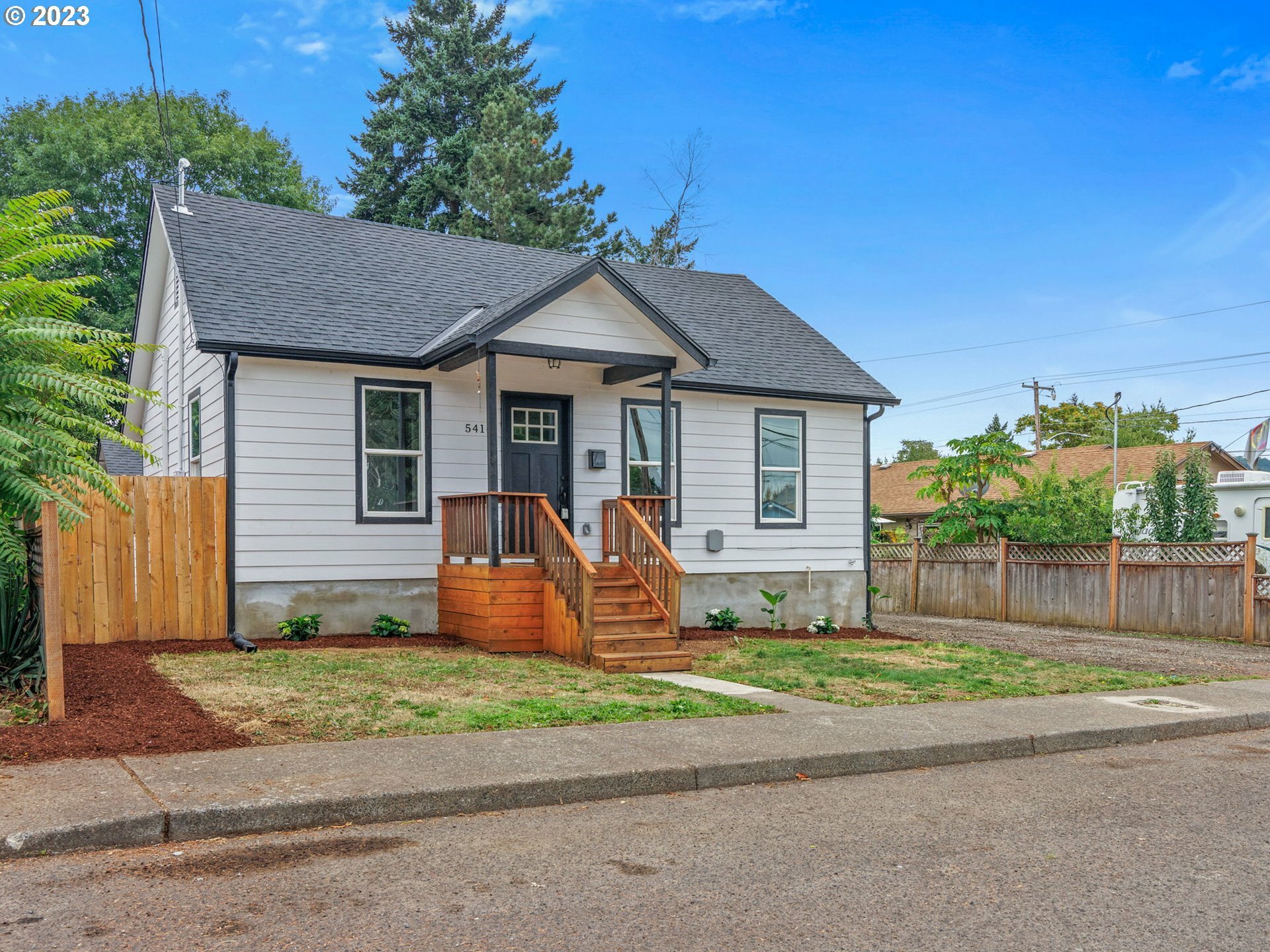 Property Photo:  5416 SE 99th Ave  OR 97266 