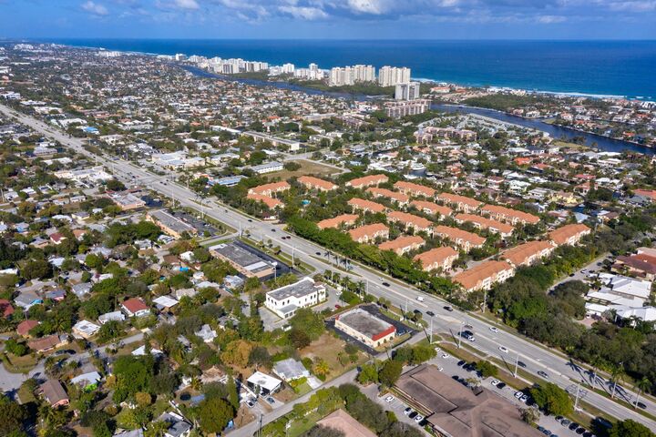 699 Glouchester Street  Boca Raton FL 33487 photo