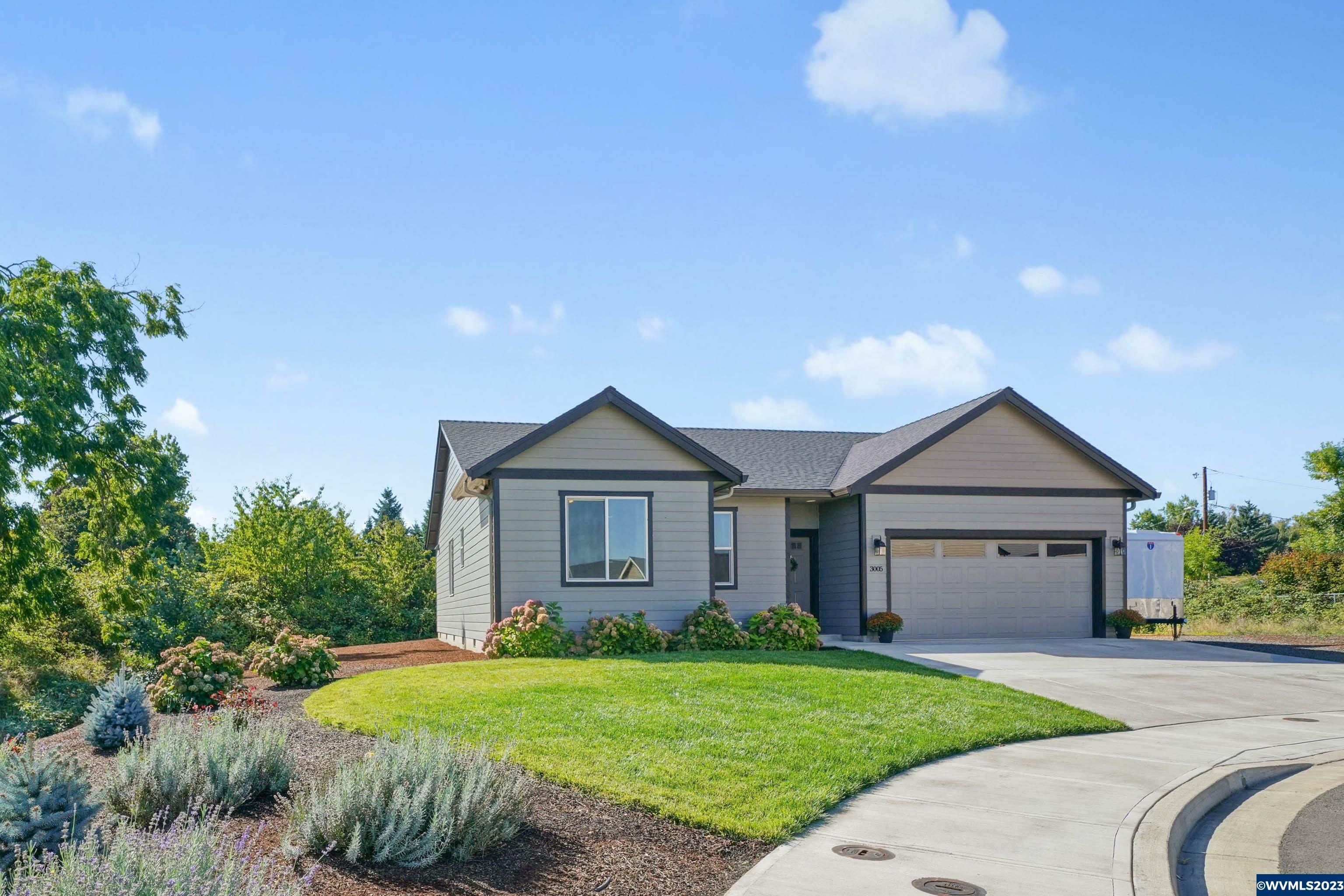 Property Photo: 3005 Tierra Dr NE OR 97305