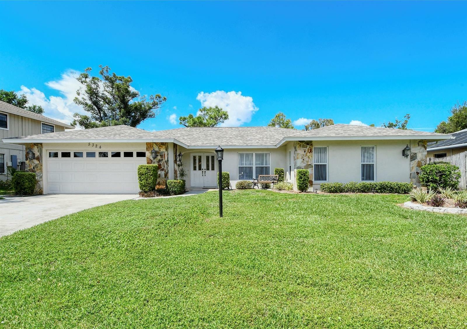 Property Photo:  5324 Fox Run Road  FL 34231 