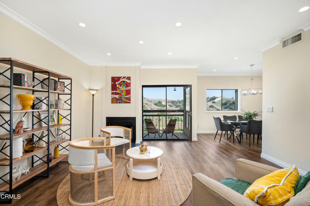 Property Photo: 865 Temple Terrace CA 90042