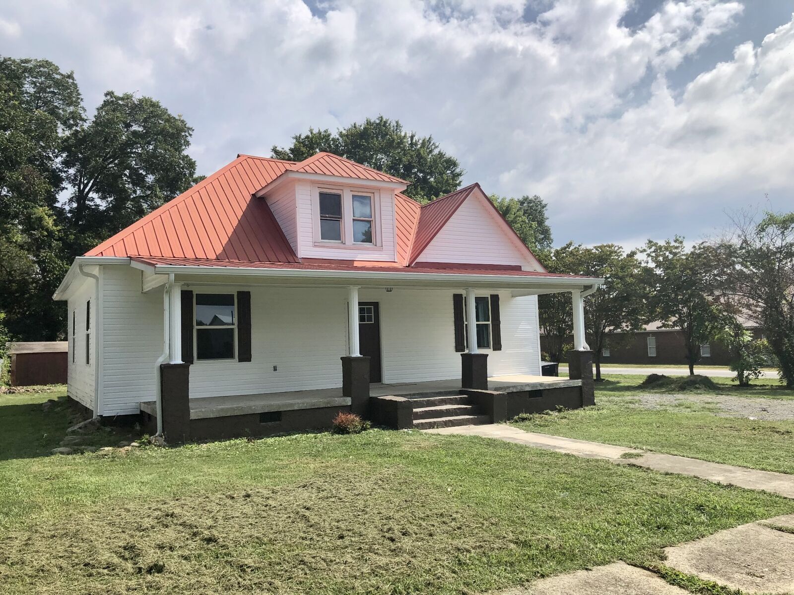 Property Photo: 219 S Washington St TN 37388