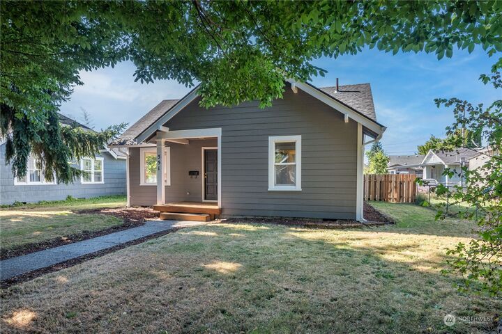 Property Photo:  551 18th Avenue  WA 98632 