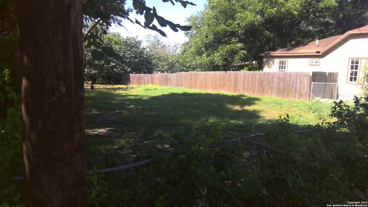 Property Photo: 112 Del Valle Alley TX 78207