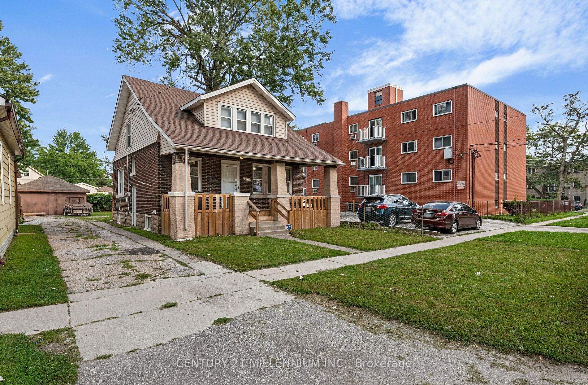 Property Photo:  3185 Donnelly St  ON N9C1M3 