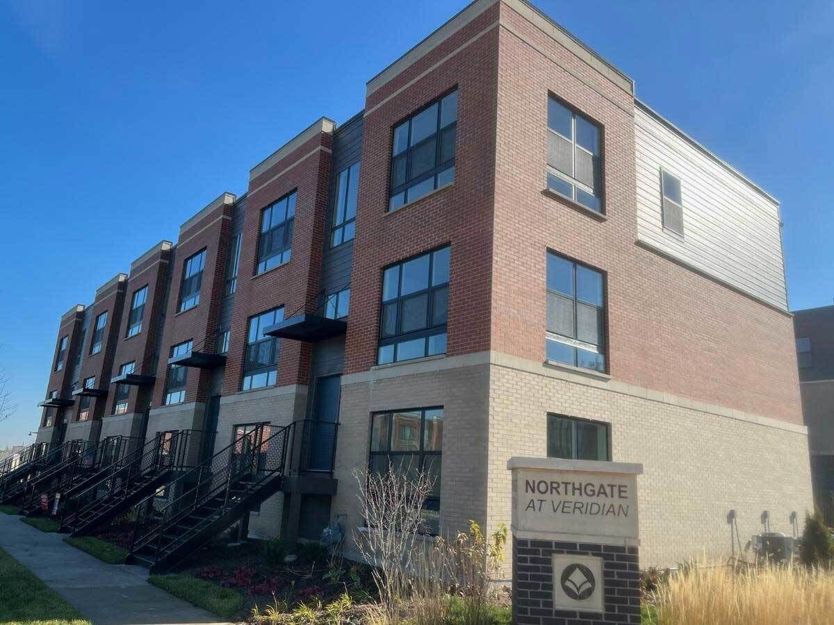 Property Photo:  1281 Lakepointe Drive  IL 60173 