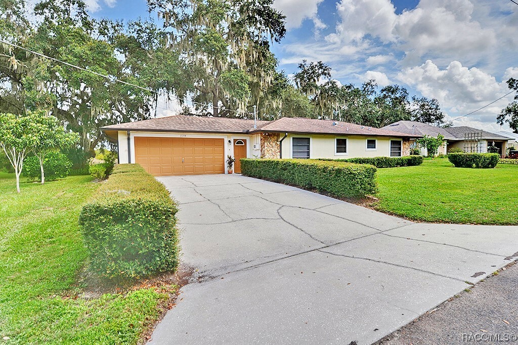 Property Photo:  1039 S Fir Terrace  FL 34450 