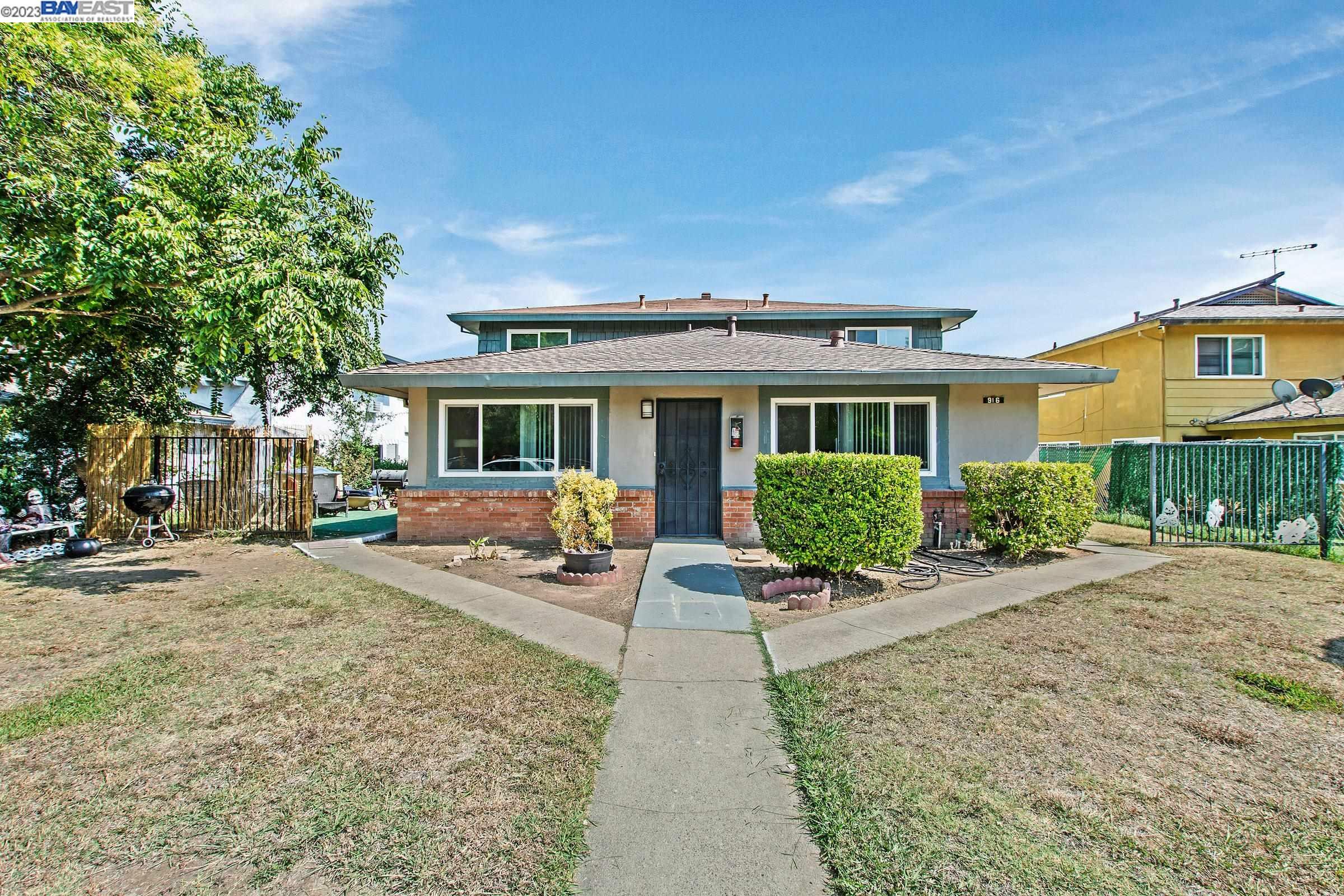 Property Photo:  916 Dornajo Way  CA 95825 