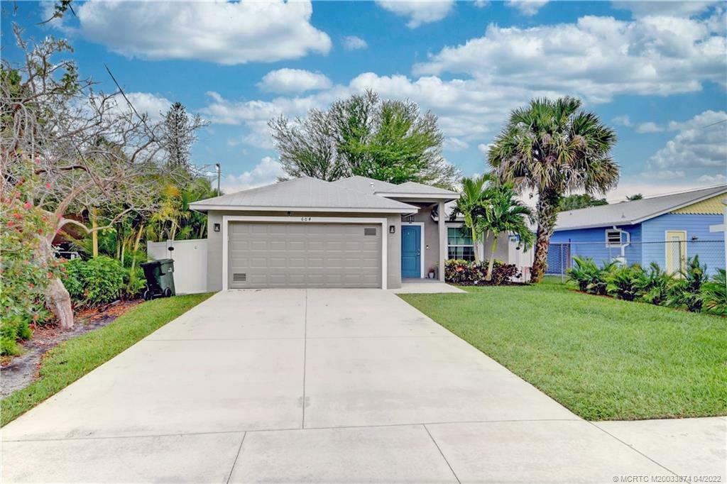 Property Photo:  604 SE Stypmann Boulevard  FL 34994 