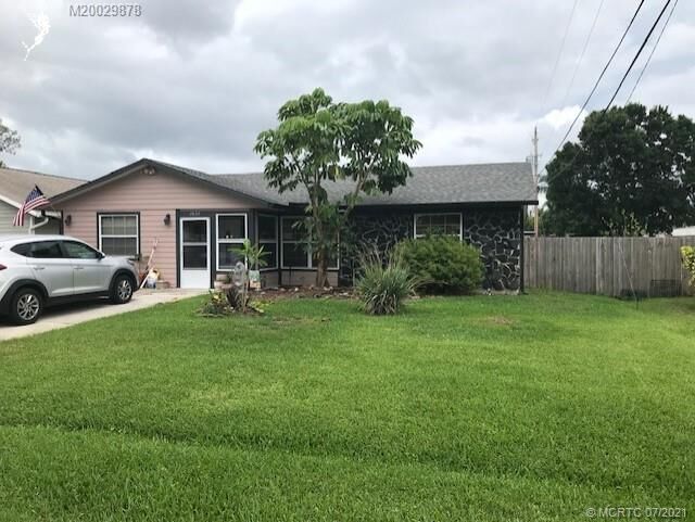 Property Photo: 2832 SE Hibiscus Street FL 34997