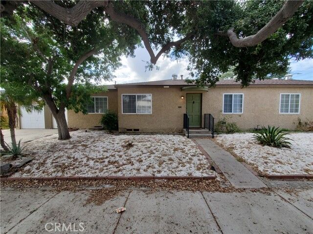 Photo de la propriété:  1141 N Orchard Drive  CA 91506 