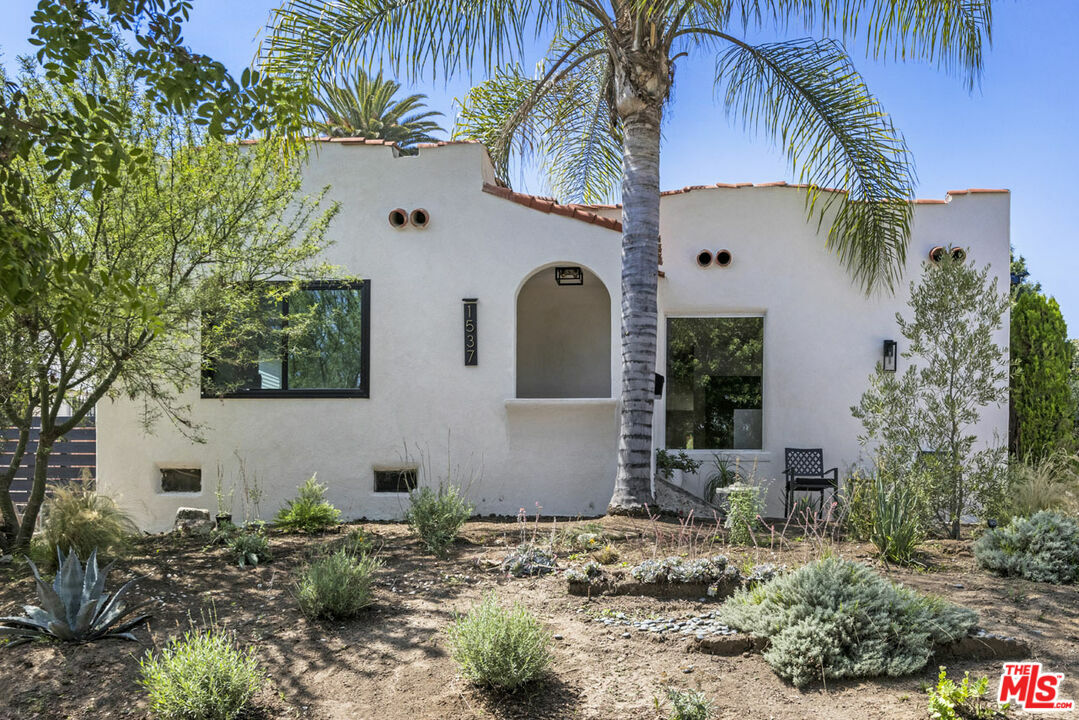 1537 N Hoover St  Los Angeles CA 90027 photo