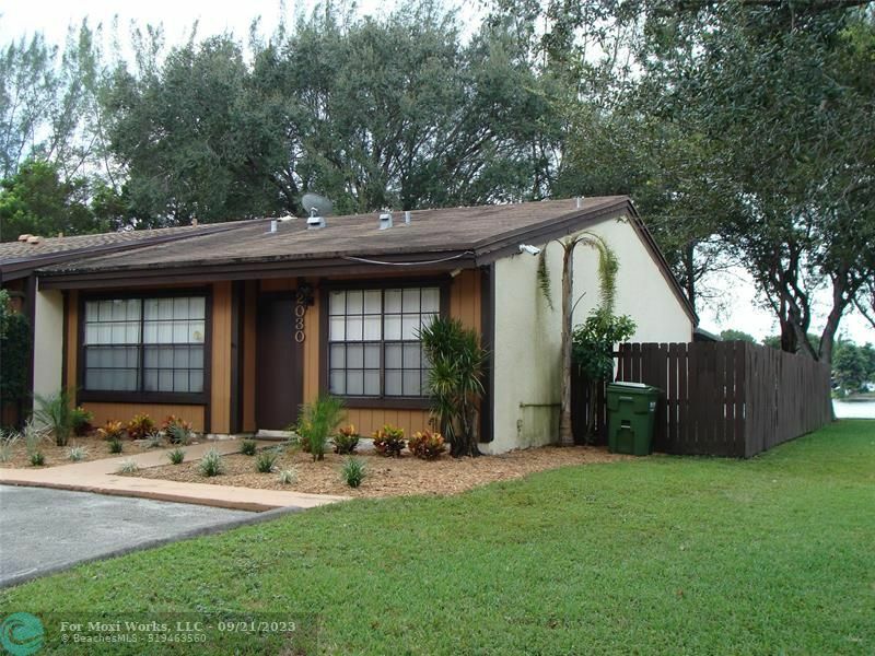 Property Photo: 2030 Seagrape Ave FL 33026
