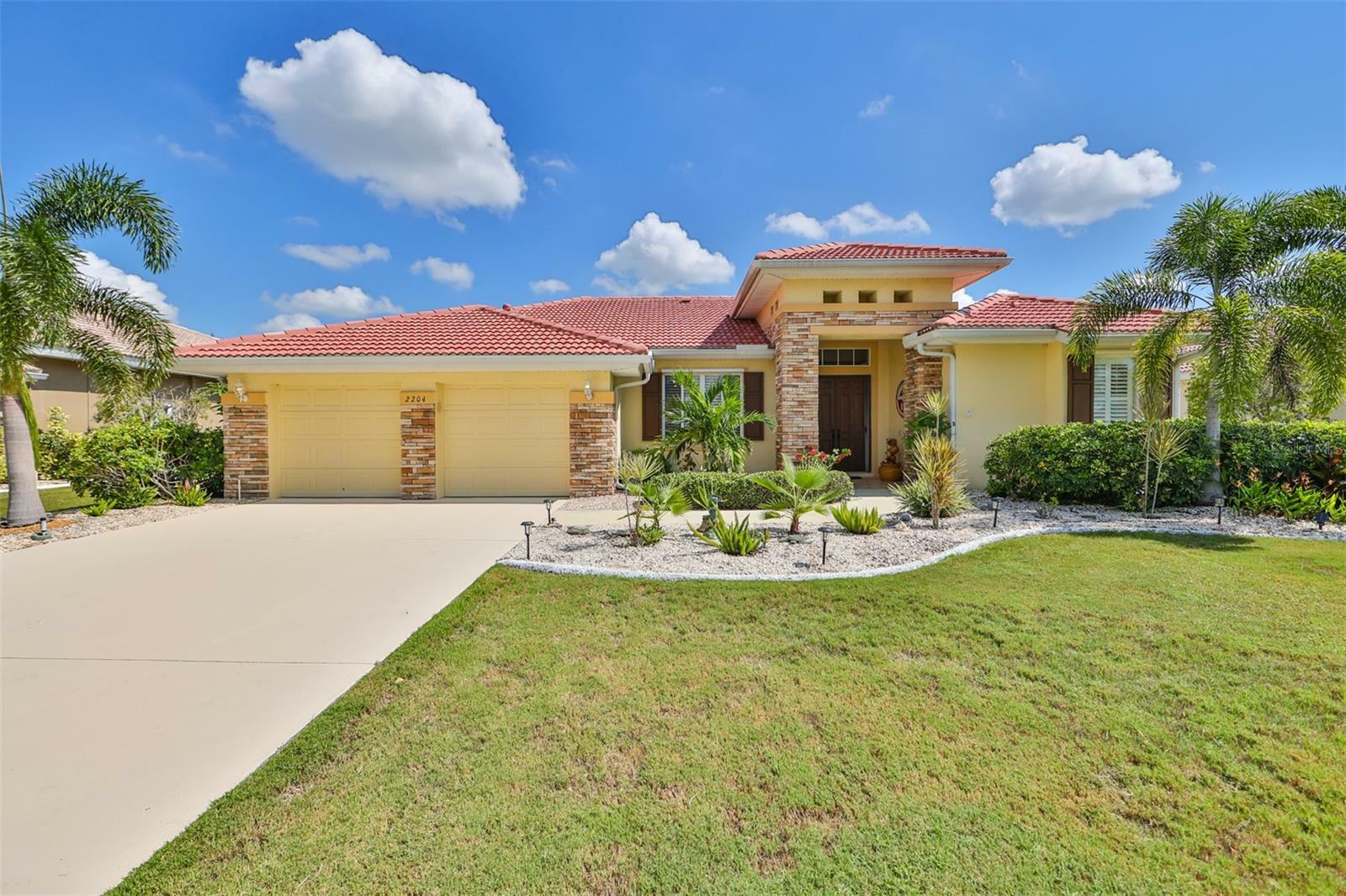 Property Photo:  2204 Myrtle Vista Court  FL 33573 