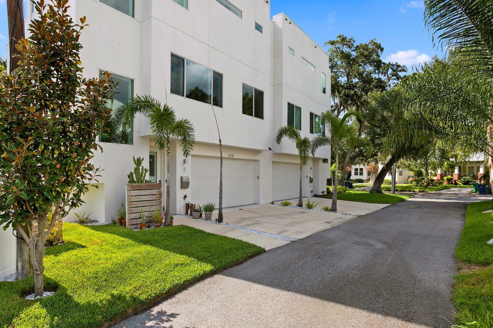 Property Photo:  2728 N Ridgewood Avenue 2  FL 33602 