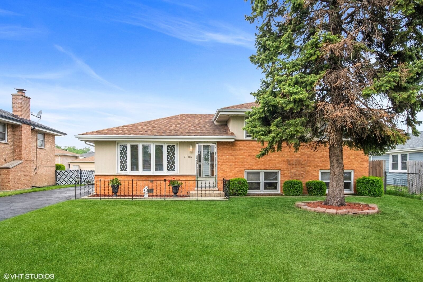 Property Photo:  7906 W 73rd Street  IL 60455 