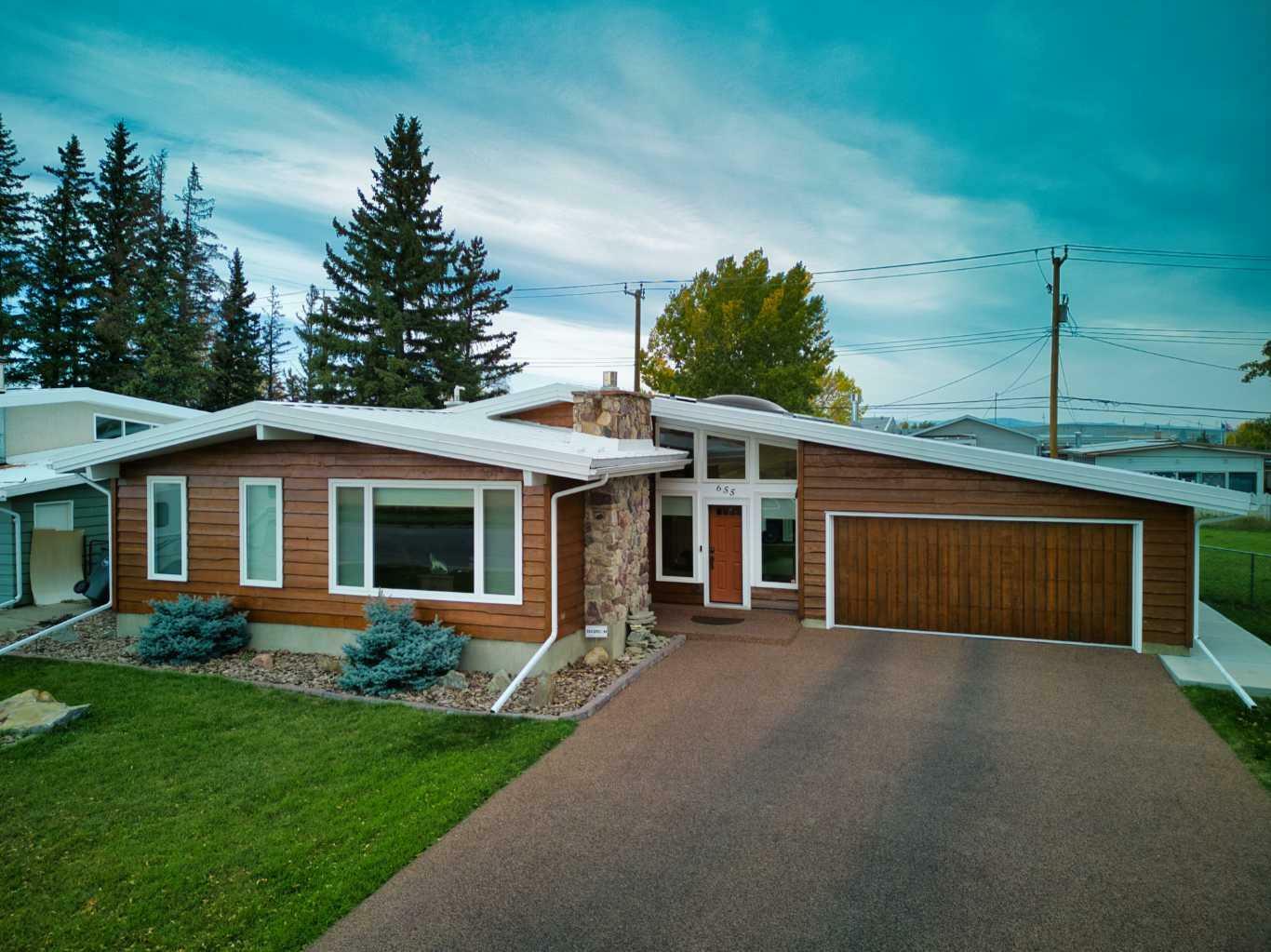 Property Photo: 655 Broadview Street AB T0K 1W0