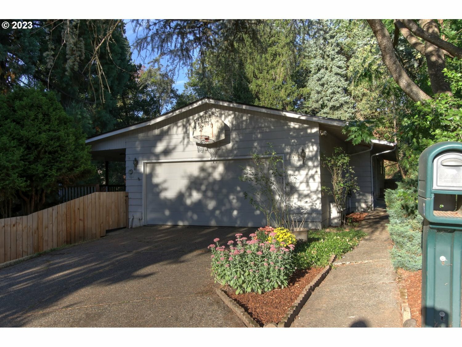 Property Photo:  10714 SW 62nd Pl  OR 97219 