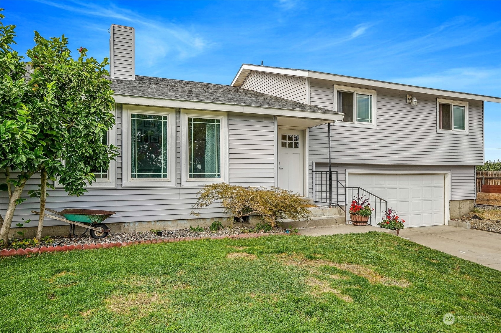 Property Photo:  5006 S Fruitland Street  WA 99337 