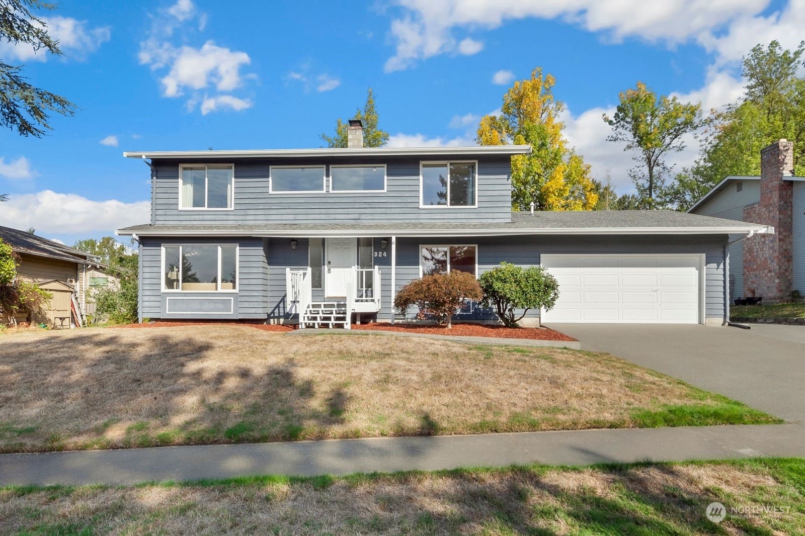Property Photo: 924 S 29th Court WA 98055