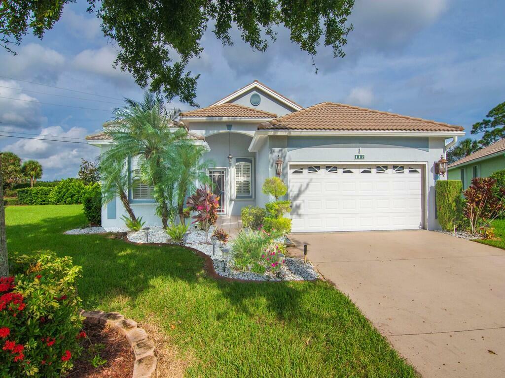 Property Photo:  882 NW Sarria Court  FL 34986 