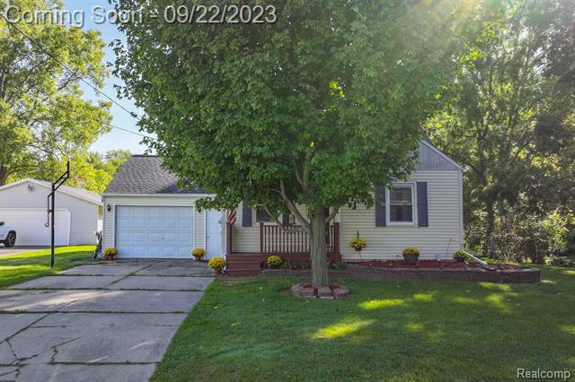 Property Photo:  2488 Stockbridge Street  MI 48509 