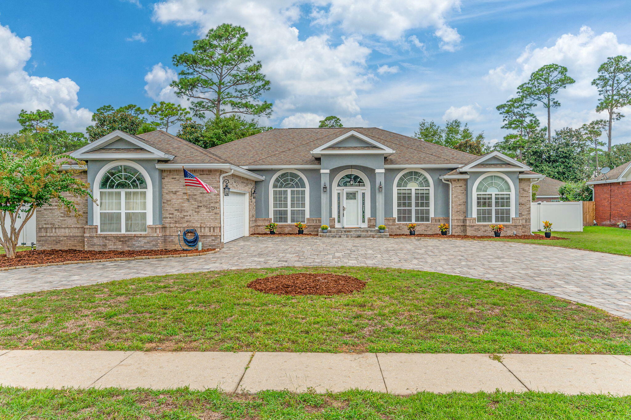 Property Photo: 737 Persimmon Way FL 32578