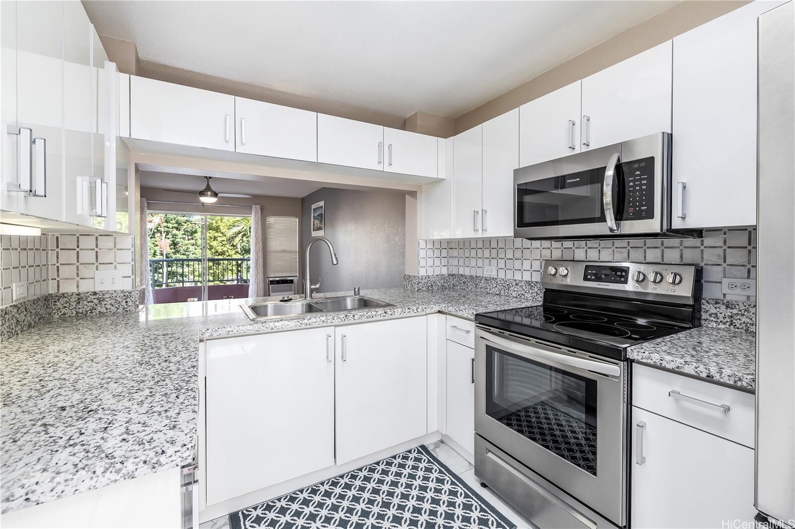 Property Photo:  1070 Ala Napunani Street 202  HI 96818 