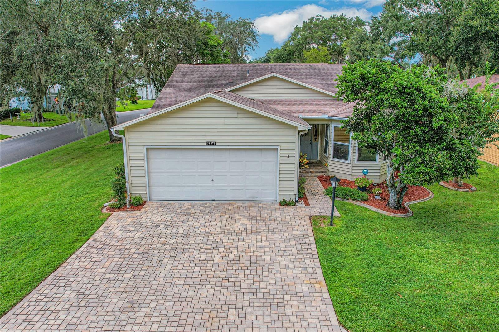 Property Photo:  32519 Oak Park Drive  FL 34748 