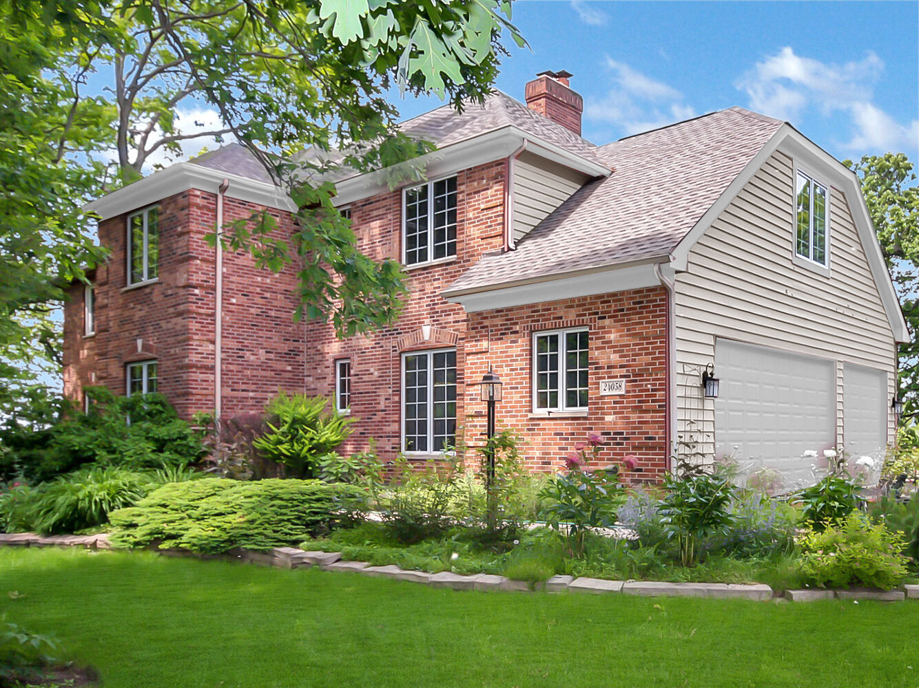 Property Photo: 24058 W Old Oak Drive IL 60060