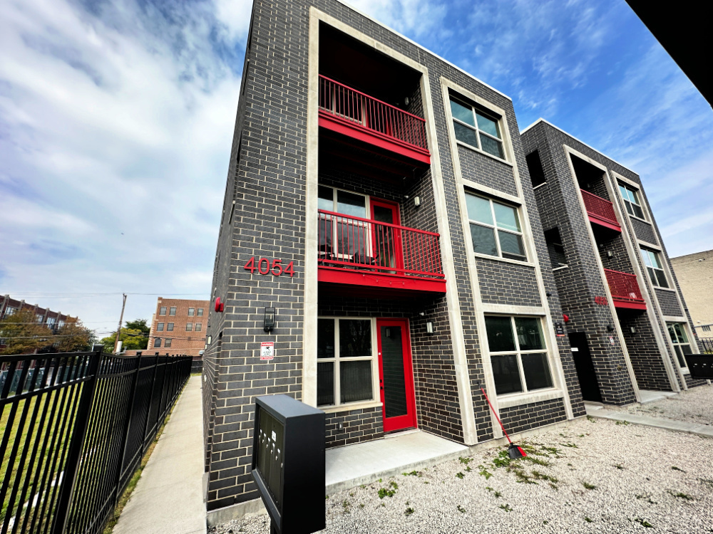 Property Photo: 4050 S Indiana Avenue 3R IL 60653