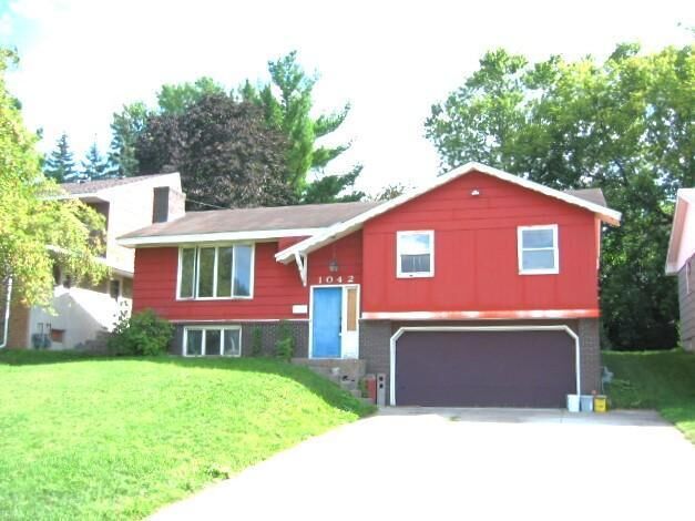 Property Photo:  1042 43 1/2 Avenue NE  MN 55421 