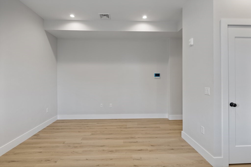Property Photo: 186 Bedford St 201 MA 02420