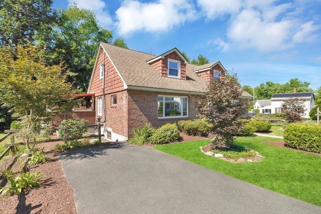 Property Photo:  19 Cedar St  CT 06082 