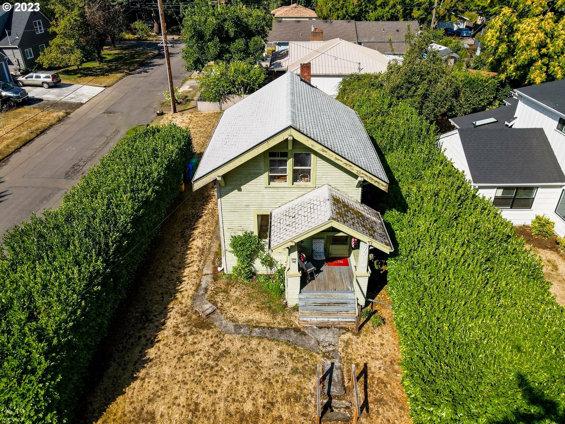 Property Photo:  5729 SE 49th Ave  OR 97206 