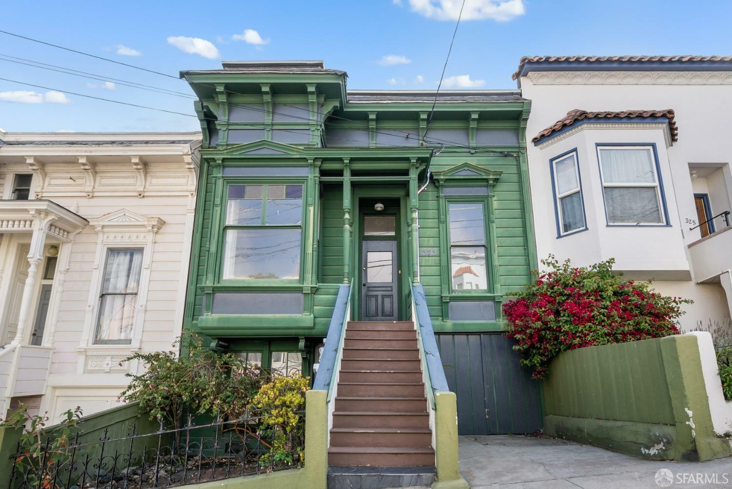 Property Photo:  323 Eureka Street  CA 94114 